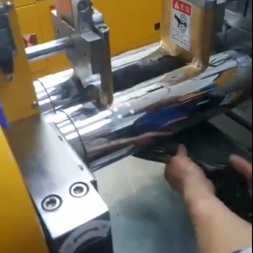 開煉機(jī)超薄拔通視頻